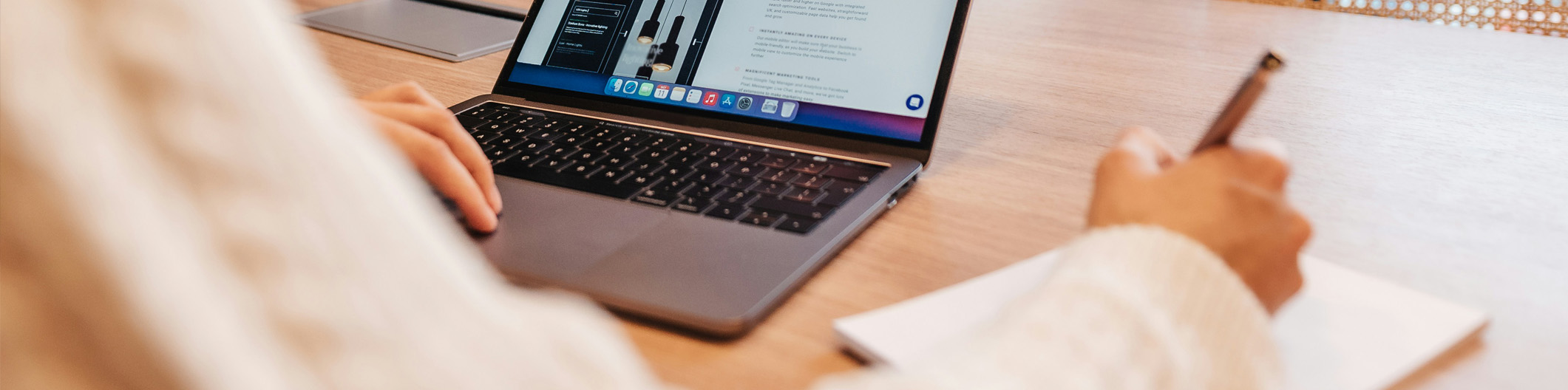 Woman taking notes from a laptop